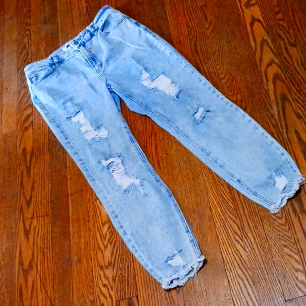 TINSELTOWN Distressed/Destroyed High Wasted Mom Jeans NWOT